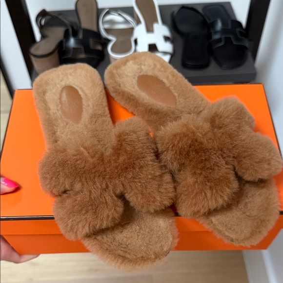 AUTHENTIC Hermes Oran Sandal Fuzzy Slippers - Picture 3 of 5